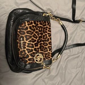 A vintage Michael Kors soft leather bag. It can be used as a crossbody, hangbag.